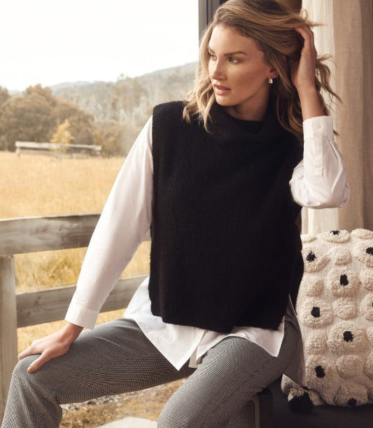Black Pull Over knit